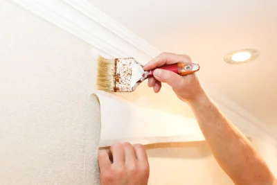 Pose de papier peint à Mornant — revêtements muraux et toiles de verre
